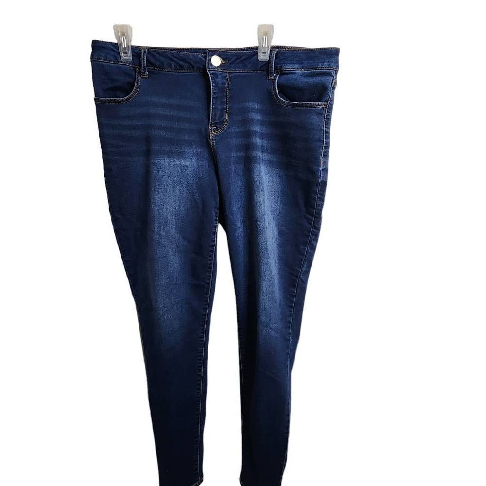 Maurices Mid Rise Ultra Soft Medium to Dark Wash Jeans Size XL Long